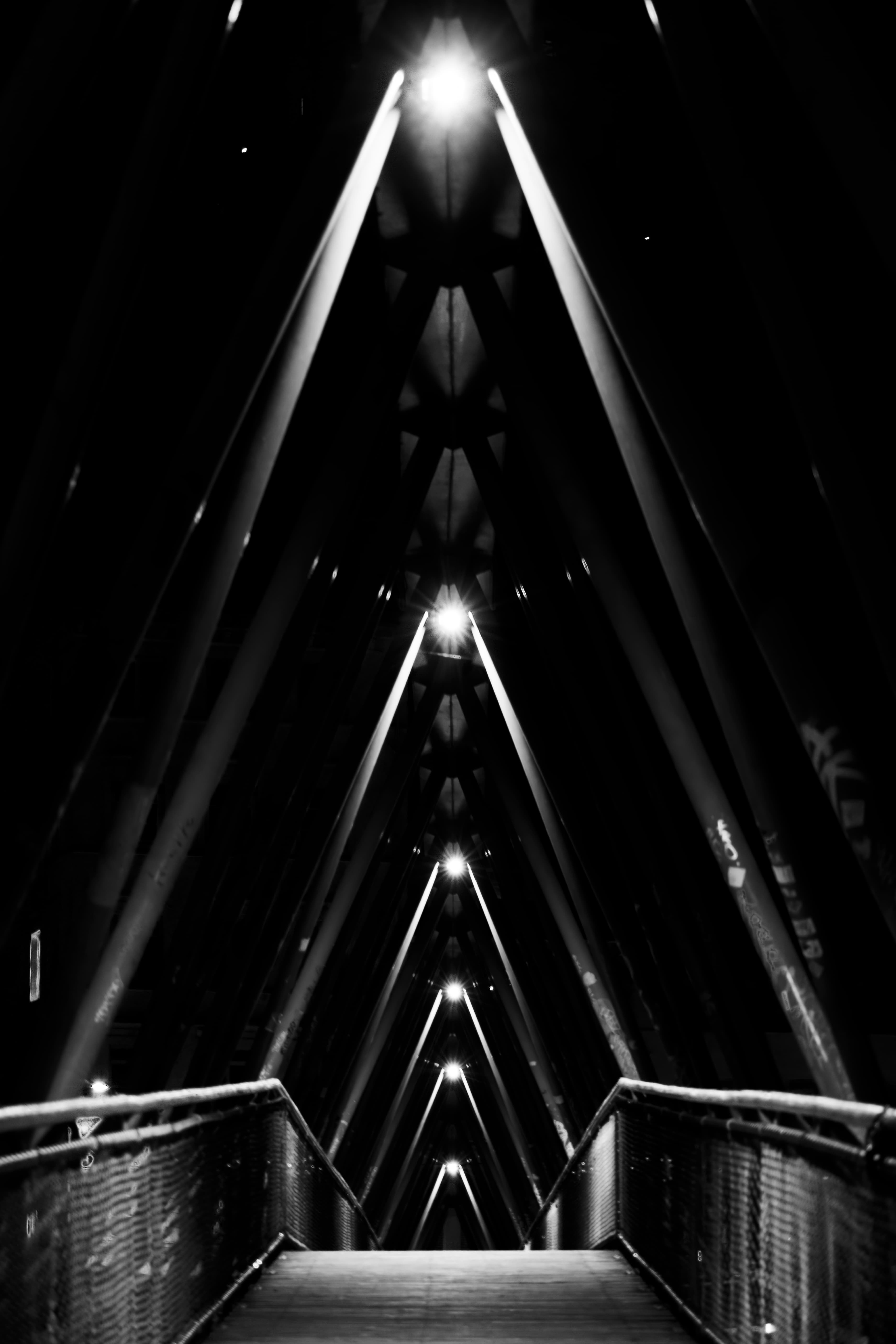 Reflet pont rouge NB